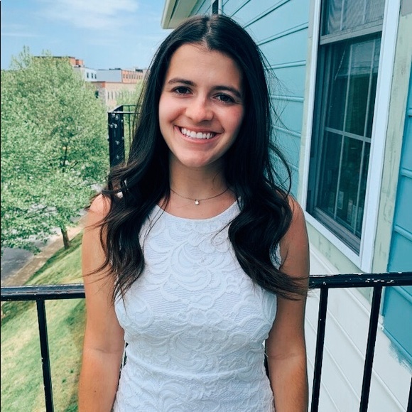 Meet your Posher, Danielle - Picture 1 of 3